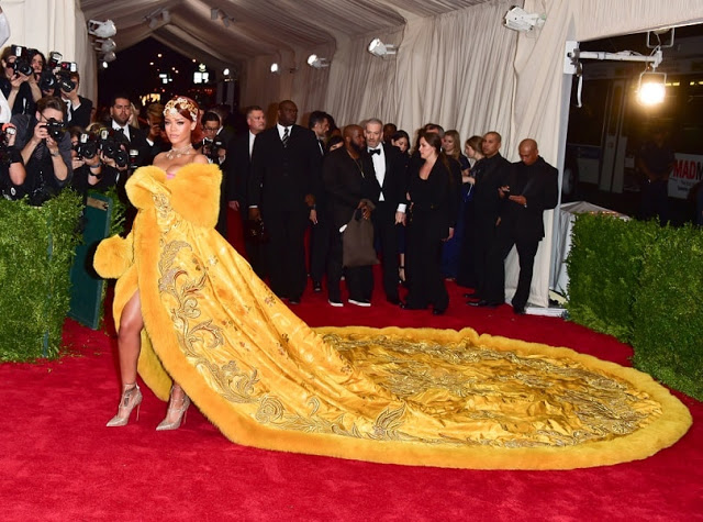 Top 5 times Rihanna broke the Internet with fashion - DNB Stories