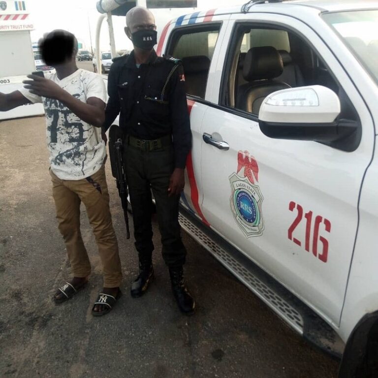 Lagos Police Rescue Man From Jumping Into Lagoon Dnb Stories Africa