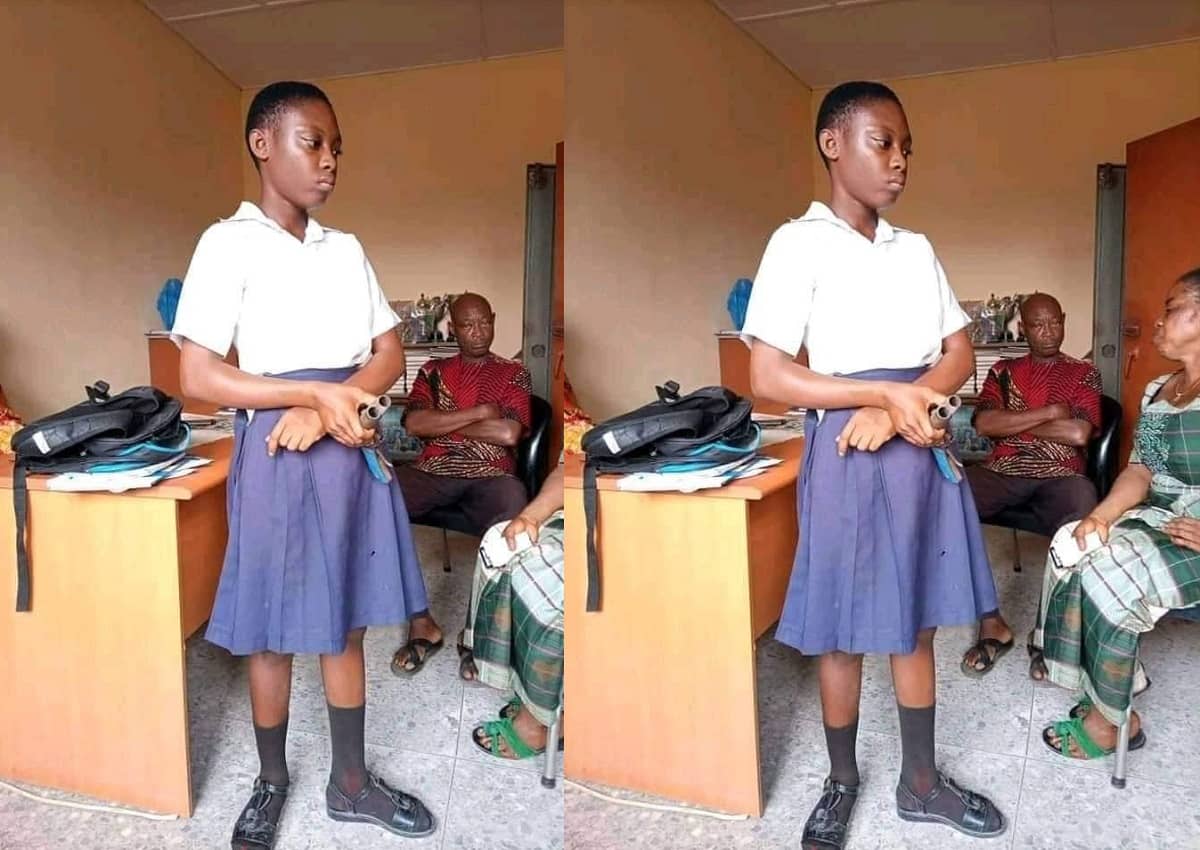 Girl And Teacher - Cross River school girl comes to school with a gun to shoot teacher who  disciplined her - DNB Stories Africa