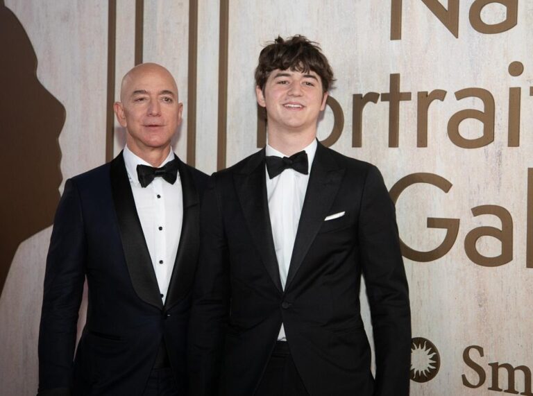 MacKenzie Scott Bio Age, Family, Marriage, Husbands, Kids, Net Worth